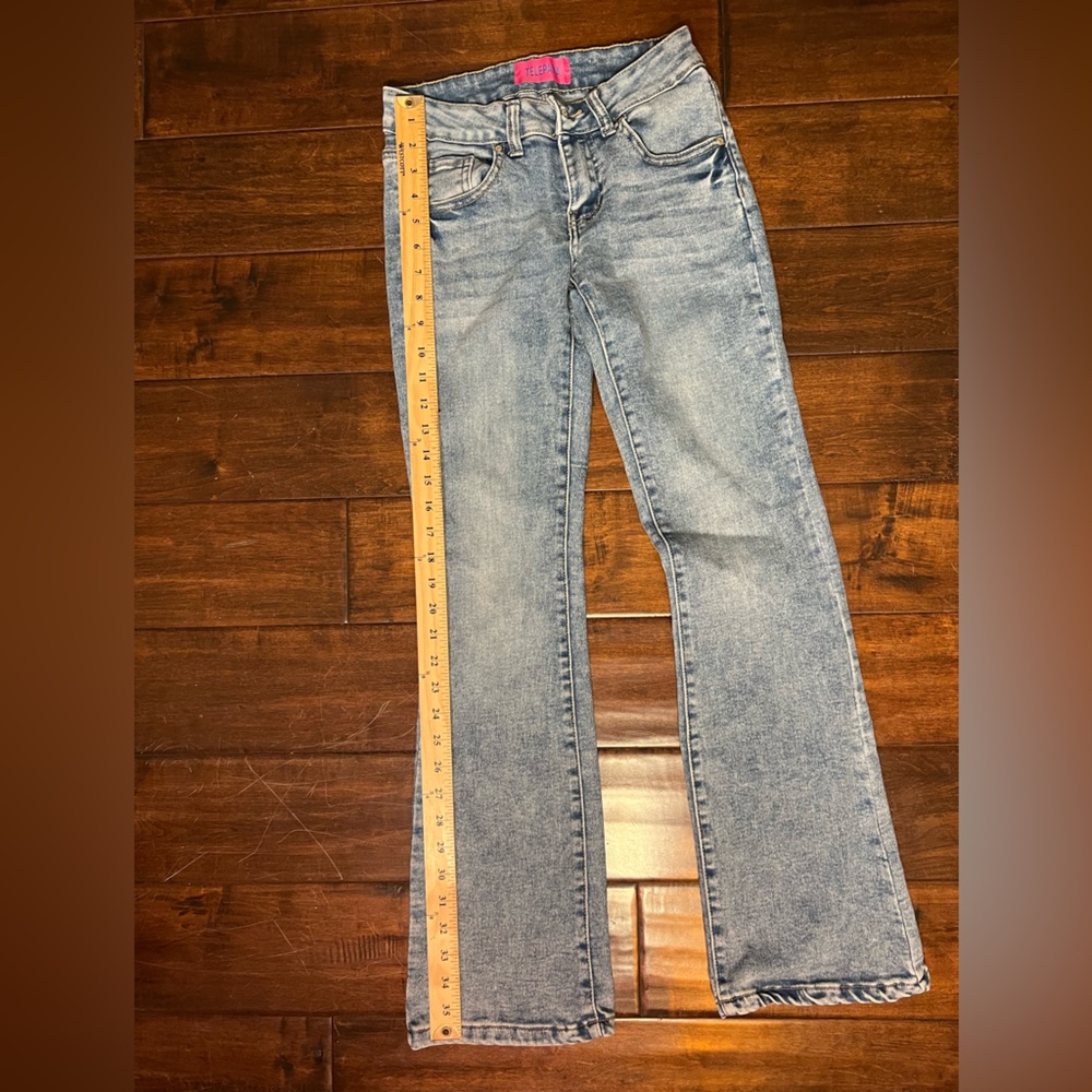 Light Blue Flare Jeans- simple and cute - Picture 4 of 6